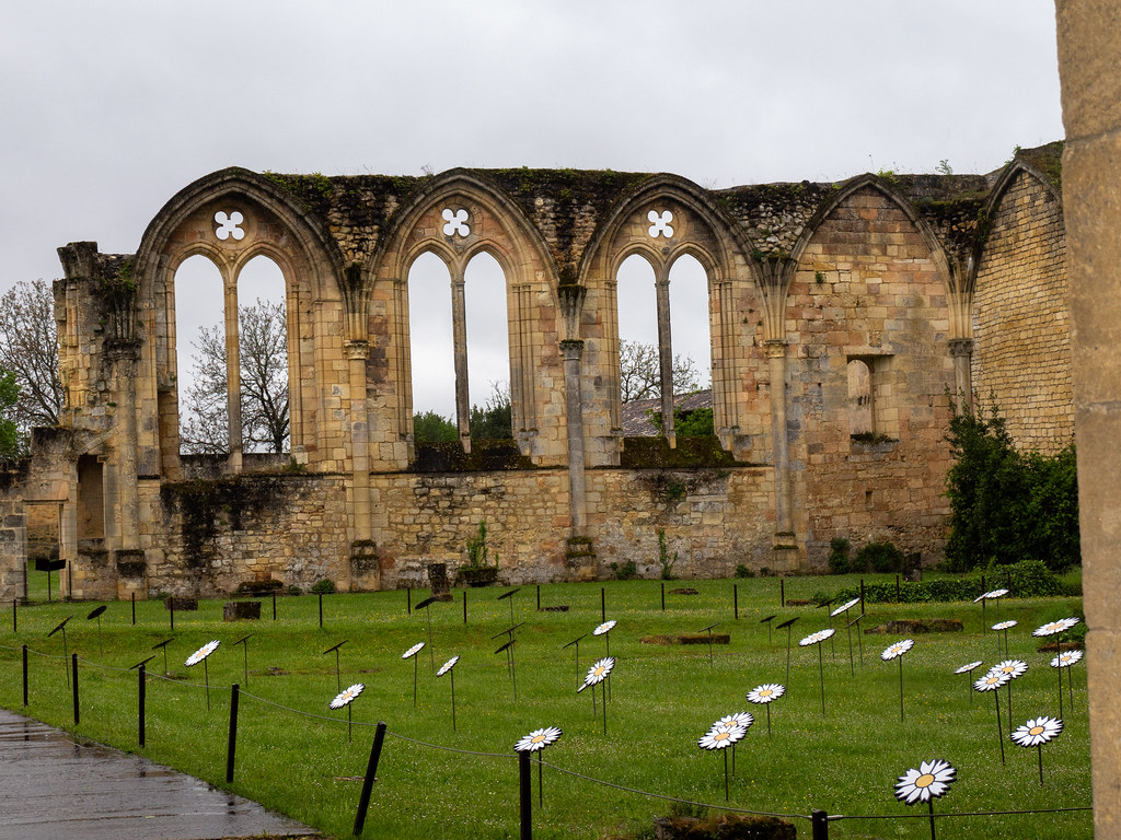 Arcades gothiques en ruine de l’abbaye de La Sauve-Majeure