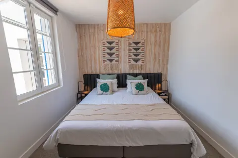 Une chambre lumineuse, literie premium